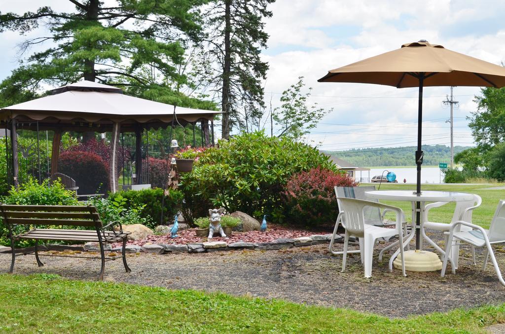 Chamber Lane Motel Round Lake Kültér fotó