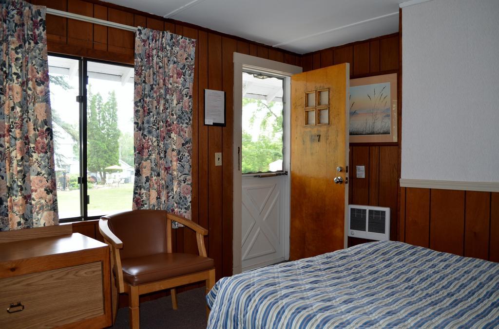 Chamber Lane Motel Round Lake Kültér fotó