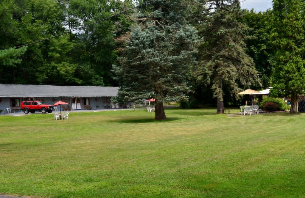 Chamber Lane Motel Round Lake Kültér fotó