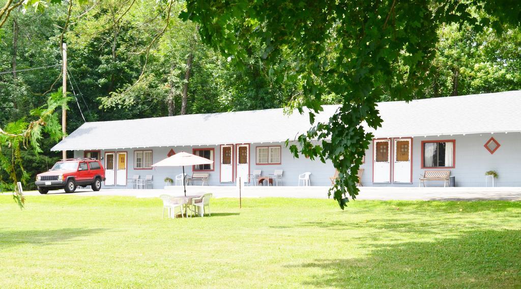 Chamber Lane Motel Round Lake Kültér fotó